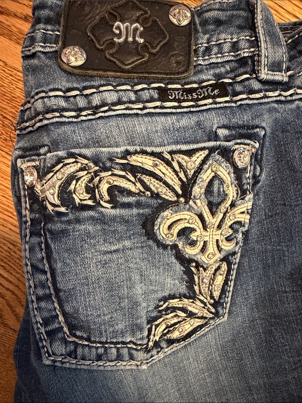 Women’s Miss Me Blue Embroidered Signature boot cut Pocket Jeans - Brand - Picture 2 of 16
